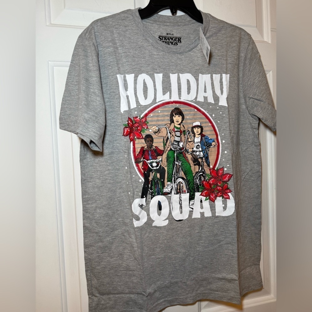 Netflix Stranger Things MEDIUM Holiday Squad Gray T Shirt NWT Lucas Mike Dustin